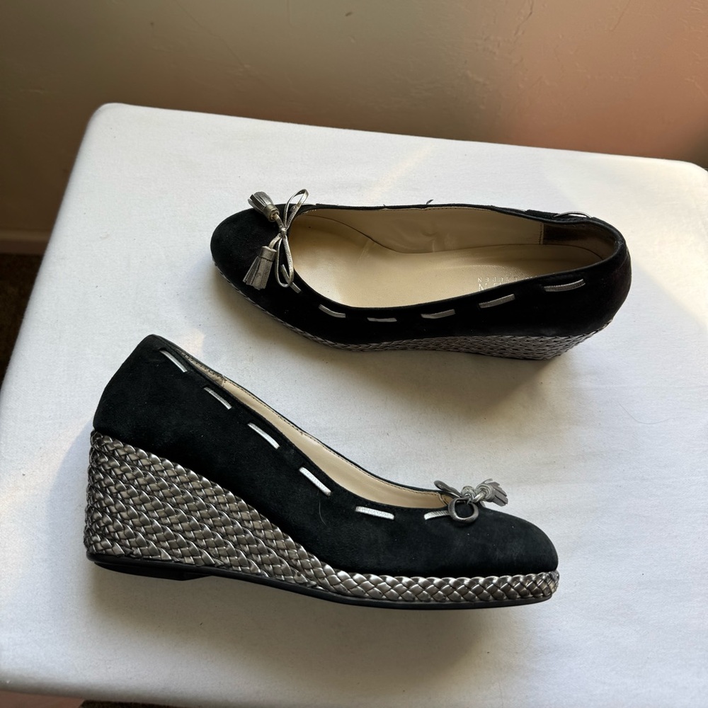 Lauren Ralph Lauren Cambree Black Suede Wedge shoes, silver braided woven Size 8